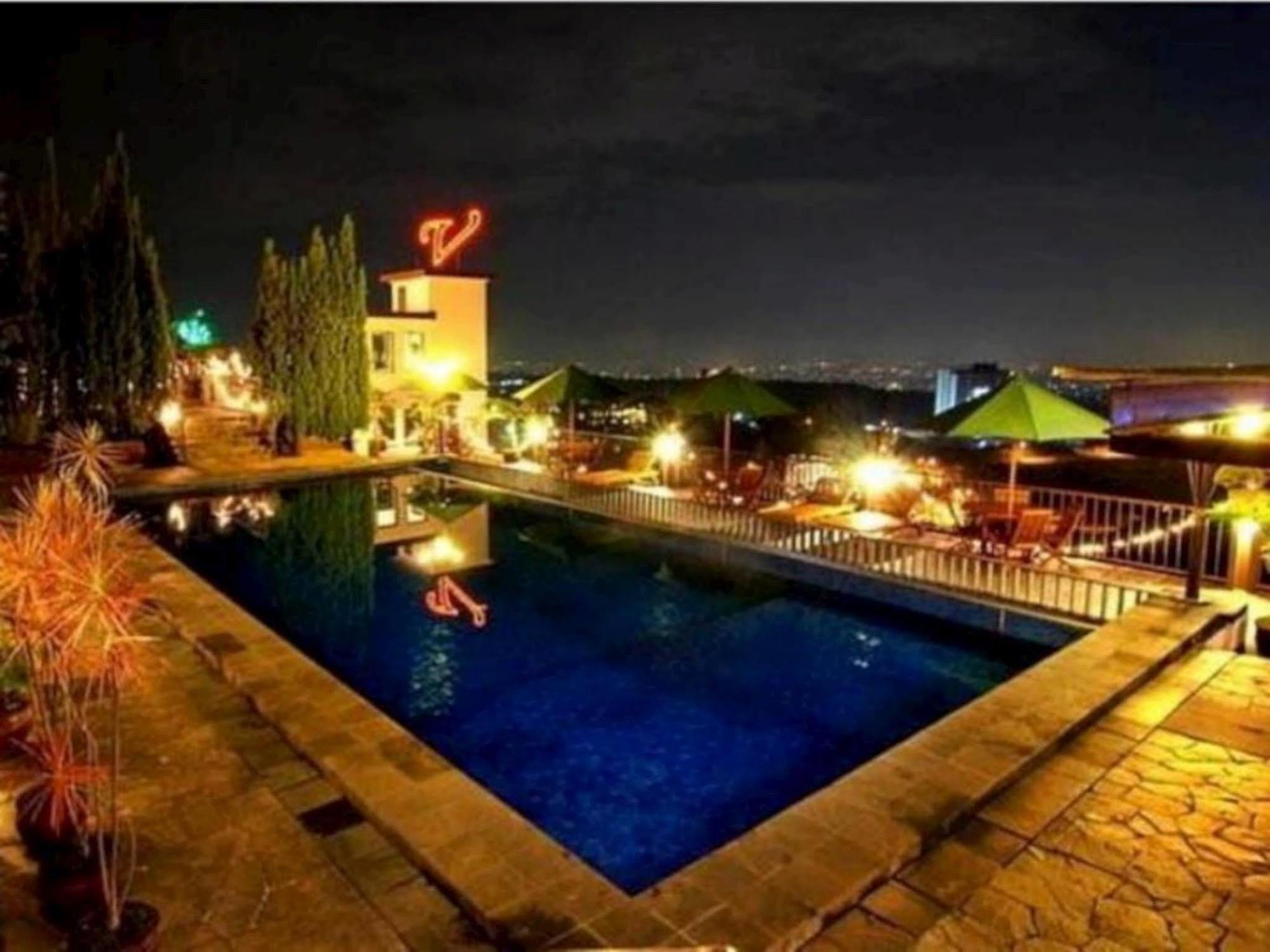 The Valley Resort Hotel Cimenyan Exteriör bild